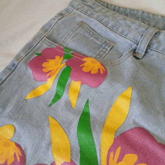 Shein  3 XL floral painted denim cutoff jean shorts plus - Picture 3 of 13